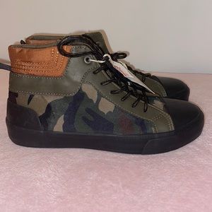 Brand new gorgeous camo Zara boys high top sneakers with zippers size 34/35